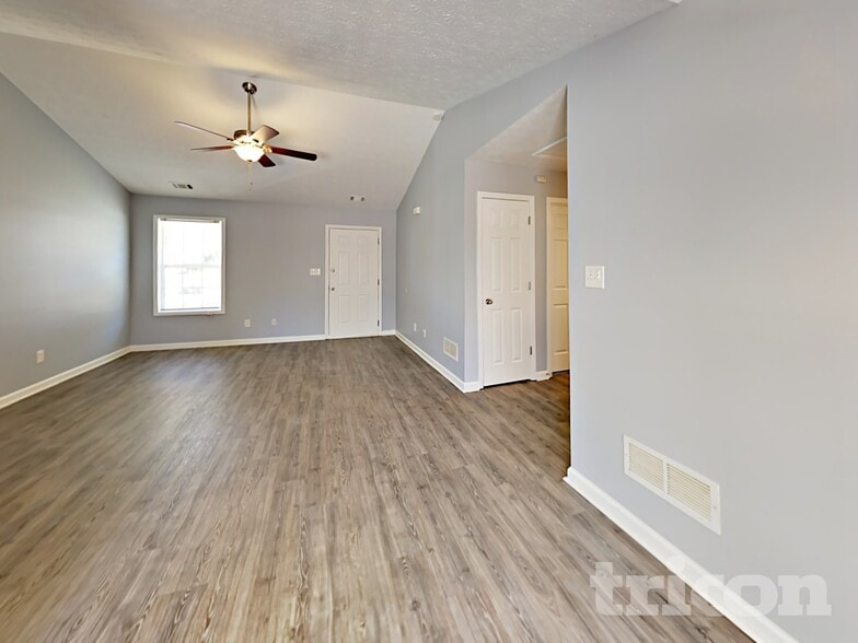 Building Photo - 184 Kings Crossing Ct