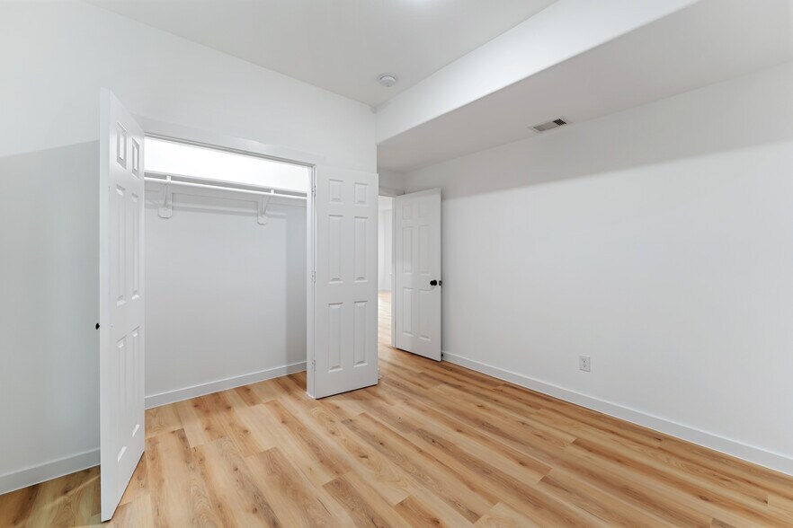 Building Photo - 9318 Firnat St