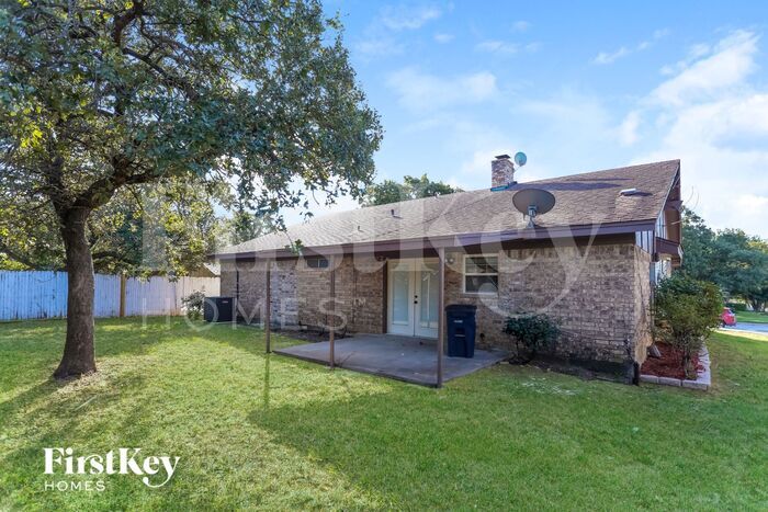 Building Photo - 7355 Greenacres Dr