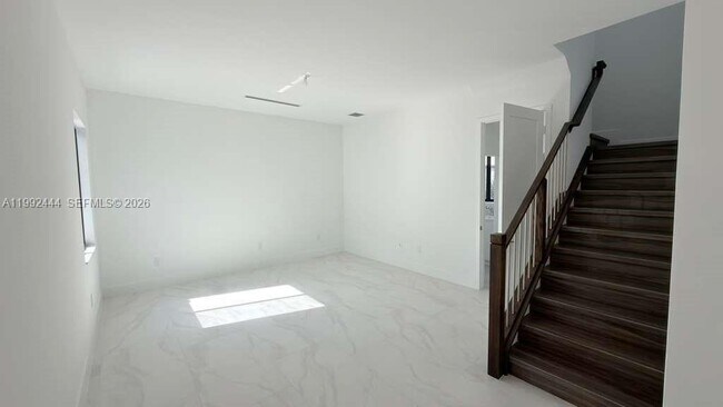 Building Photo - 19708 NE 14th Ave