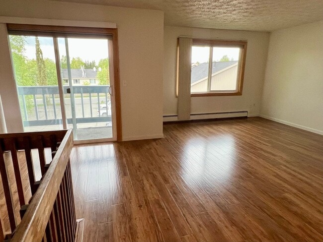 Building Photo - High speed internet included - 3 bedroom townhouse