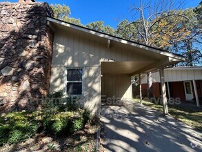 Building Photo - 3309 E Portland St