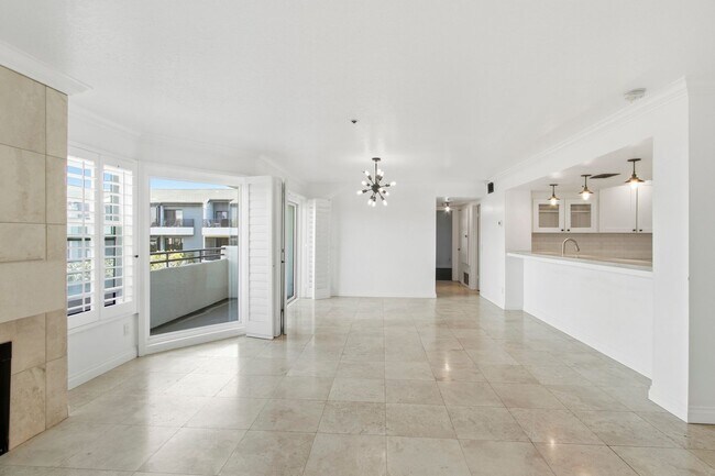 Building Photo - Ocean and Newport Harbor Views