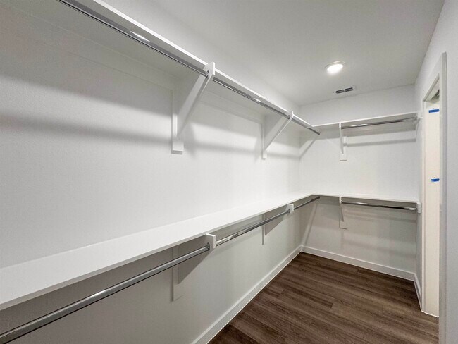 Building Photo - 530 Silvana Dr
