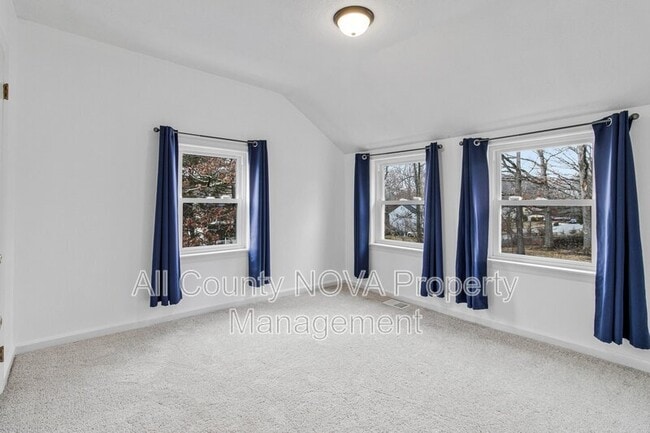 Building Photo - 8600 Lantern Ln