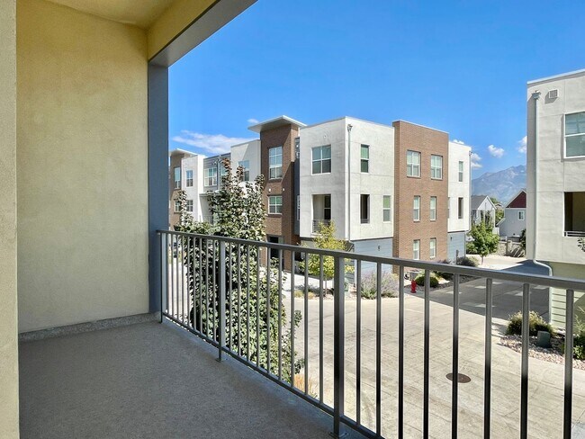 Building Photo - Gorgeous Townhome in South Jordan!