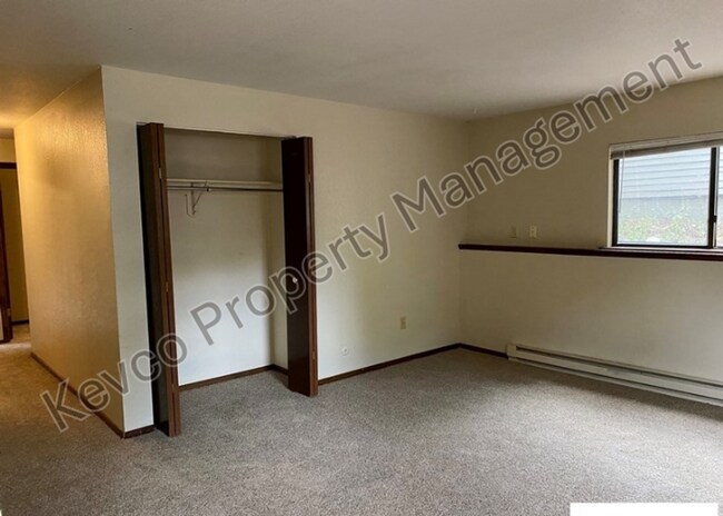 Building Photo - 620-622 Endicott St