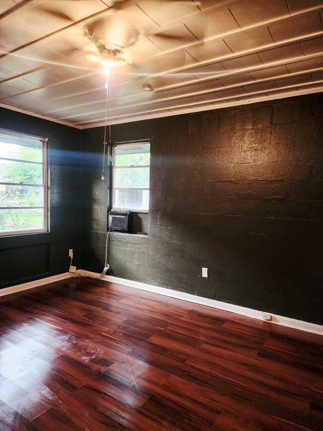Building Photo - 3737 Maywood Ave
