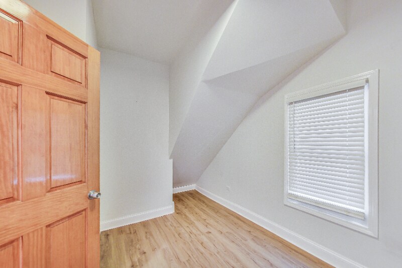 Building Photo - 2719 N Ridgeway Ave
