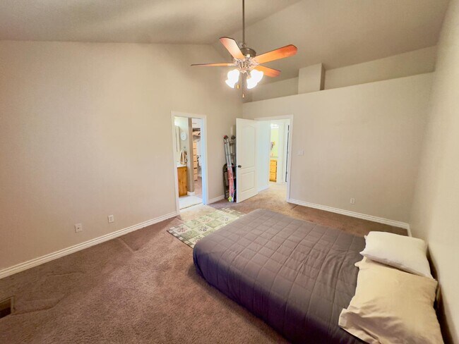 Building Photo - 207 S 50 W
