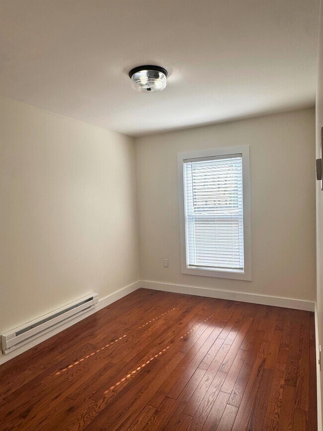Building Photo - 123 Orient Ave
