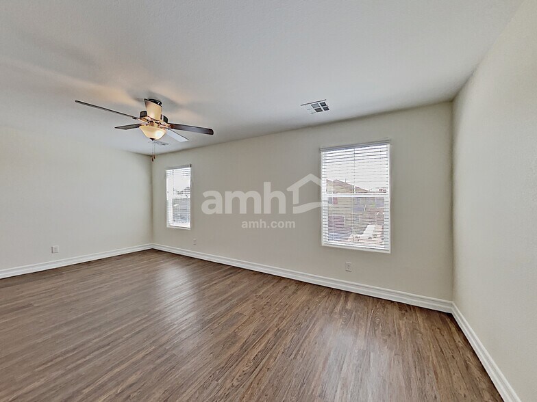 Building Photo - 9875 S Eastern Ave