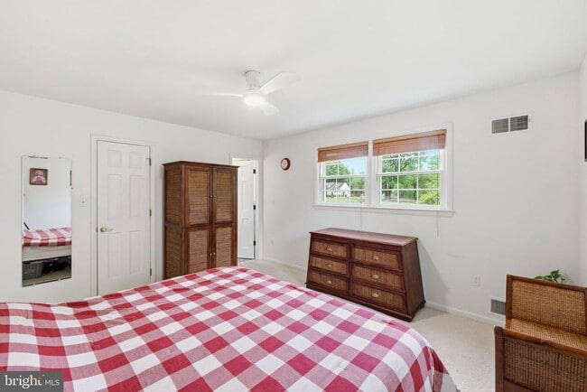 Building Photo - 9809 Sunset Dr