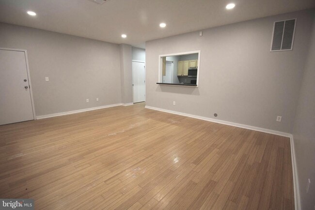 Building Photo - 20 Swan St