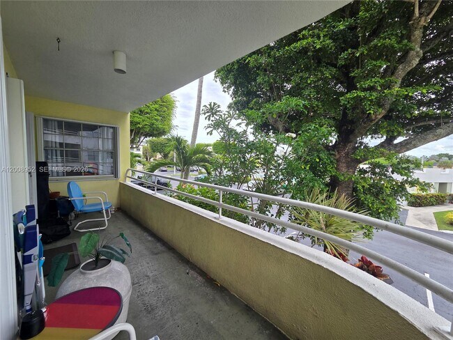 Building Photo - 10795 SW 108th Ave