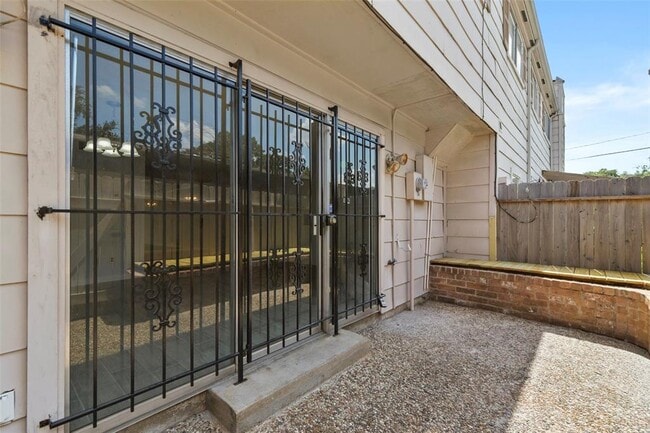 Building Photo - 8335 Ariel St