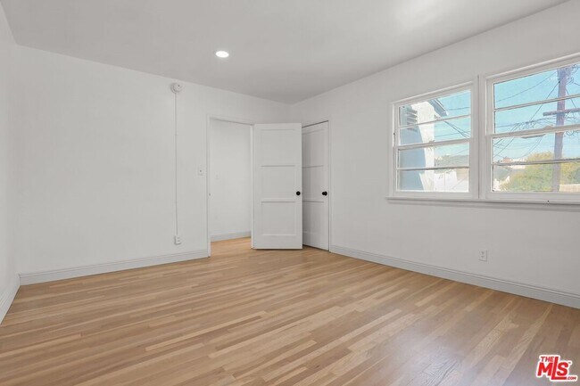 Building Photo - 4411 Victoria Park Dr