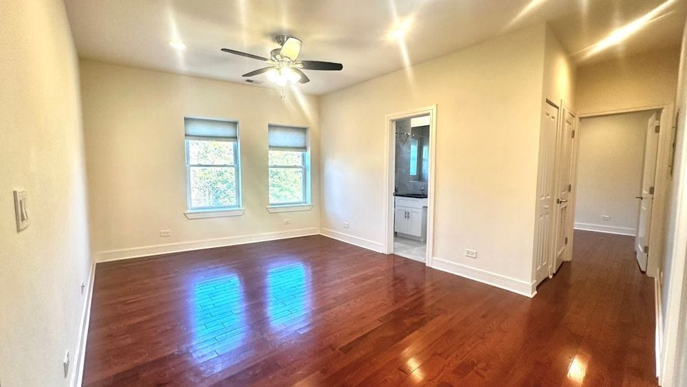 Building Photo - 1145 W Lunt Ave