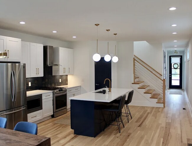 Building Photo - Modern Downtown Nashville 4 Bed, 3.5 Bath Home with Designer Finishes and Fully Fenced Backyard