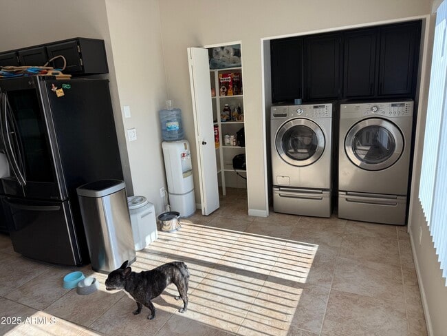 Building Photo - 5535 W Willow Ave