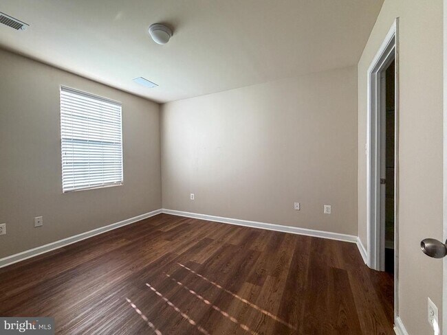 Building Photo - 1005 Sithean Way