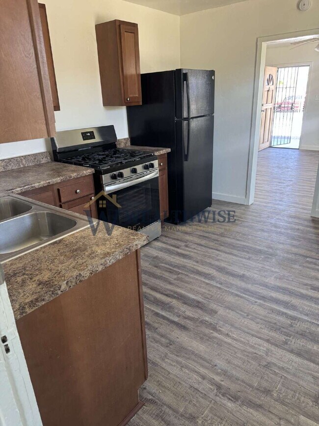 Building Photo - Freshly Remodeled 2 Bedroom 1 Bath Home for Rent 19 W Michigan Dr Unit A,Tucson, AZ 85714 $950 / ...