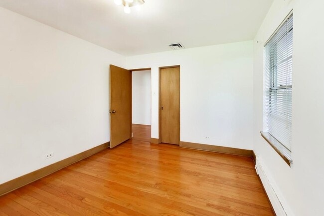 Building Photo - 545 Thatcher Ave