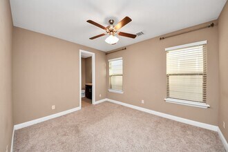 Building Photo - 1031 W 21st St