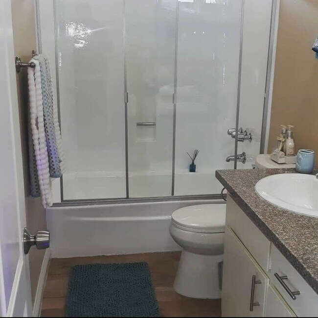 Building Photo - 9146 Somerset Blvd