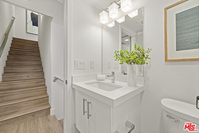 Building Photo - 2111 N Cahuenga Blvd