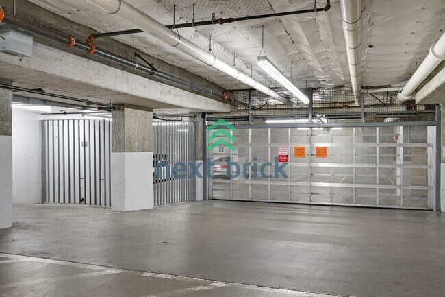 Building Photo - "Chic Urban Retreat: Stylish 1-Bedroom Condo in the Heart of Seattle!"