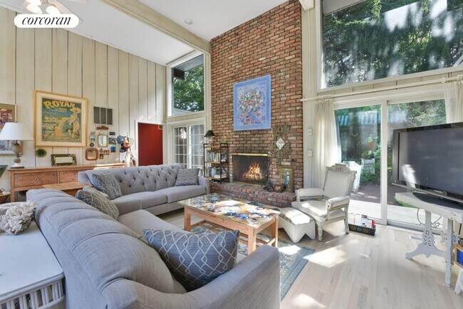 Building Photo - 73 Copeces Ln