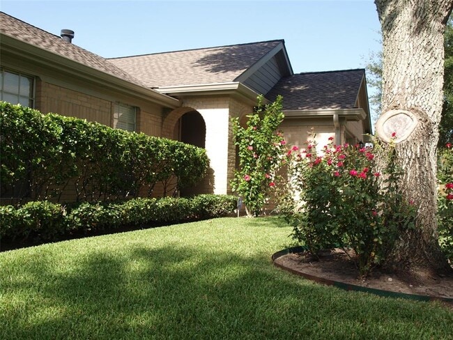 Building Photo - 4027 Avanti Dr