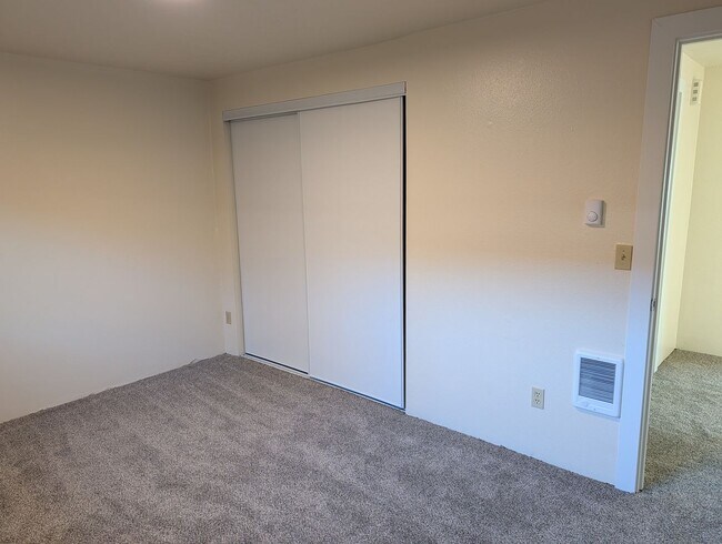 Building Photo - 665 NE 26th St