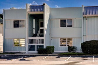 Building Photo - 3636 NE 21st Ave