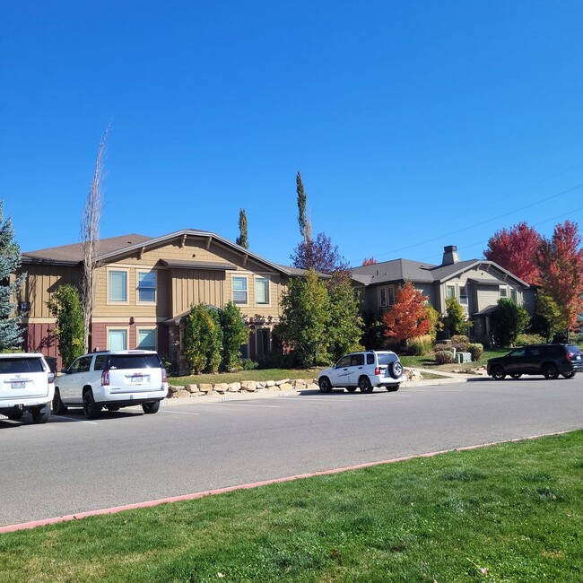 Building Photo - Heber Ranch Landing Condo