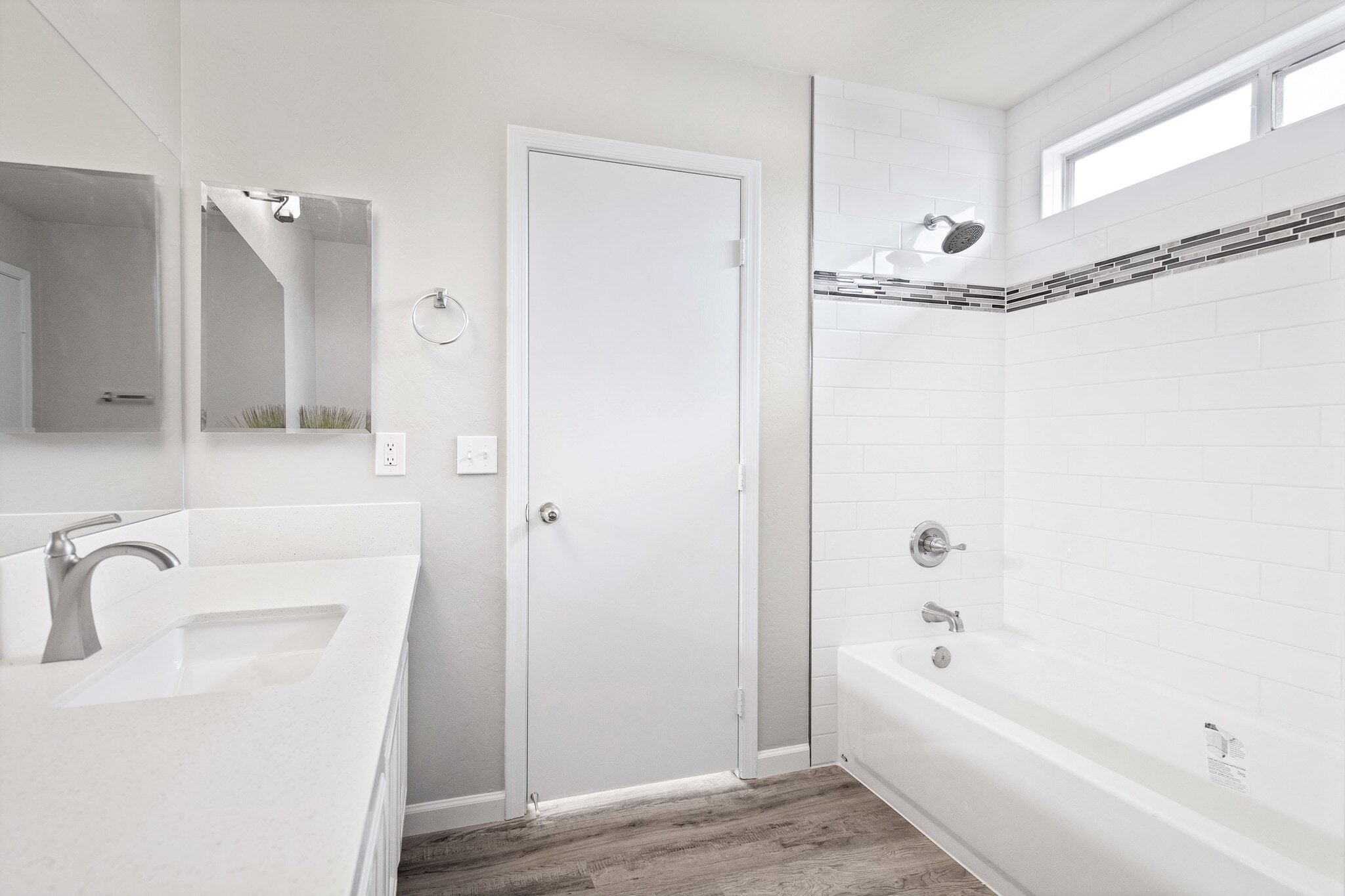 Master Bathroom - 664 E Mariposa Pl