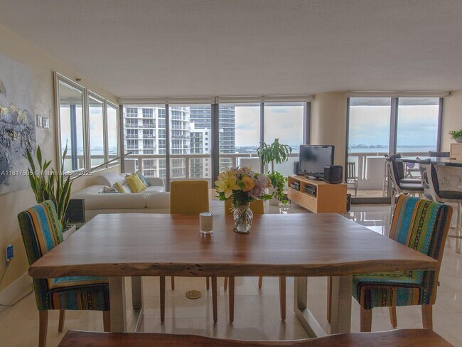 Building Photo - 1717 N Bayshore Dr