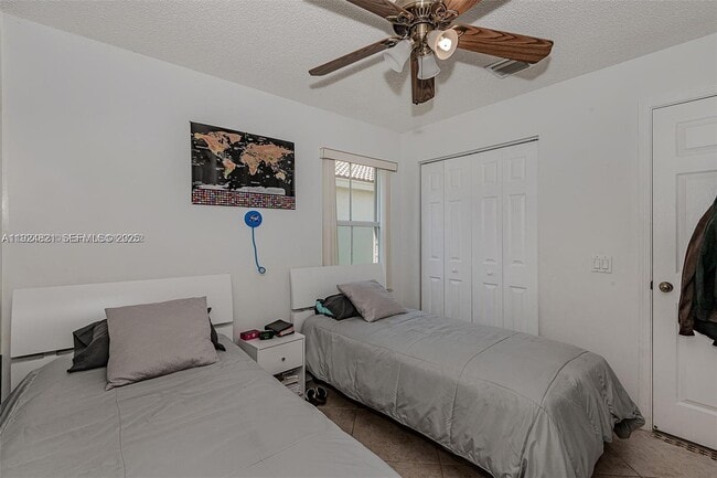 Building Photo - 1641 Zenith Way