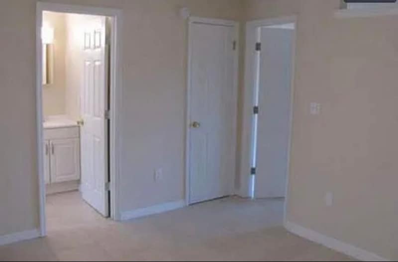 Building Photo - 229 W Lancaster Rd