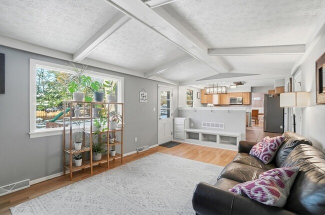 Building Photo - Spacious 4BR Home with Finished Basement & Fenced Yard in Olentangy Hills