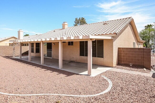 Building Photo - 4141 Oak Bay