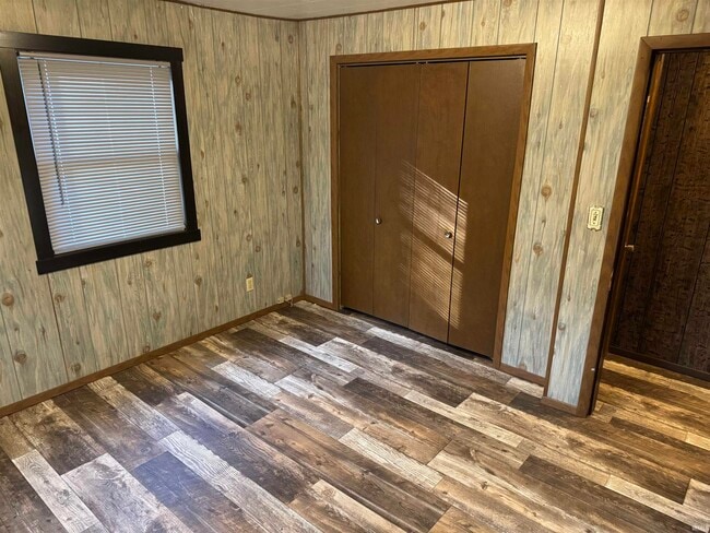 Building Photo - 2418 E 550 N