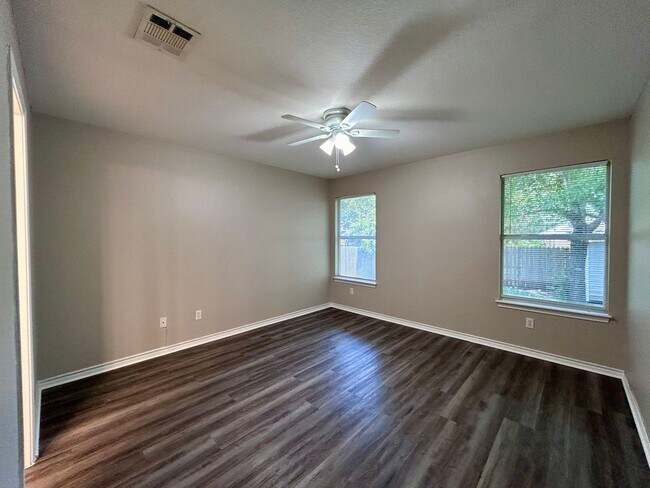 Building Photo - 3007 Kestrel Dr
