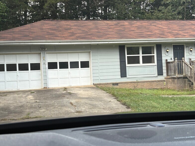 Primary Photo - 108 Woodglen Ct