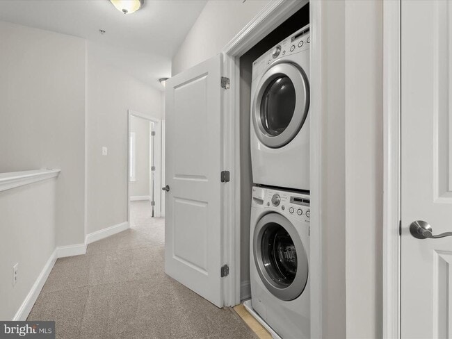 Building Photo - 5803 Lois Ln