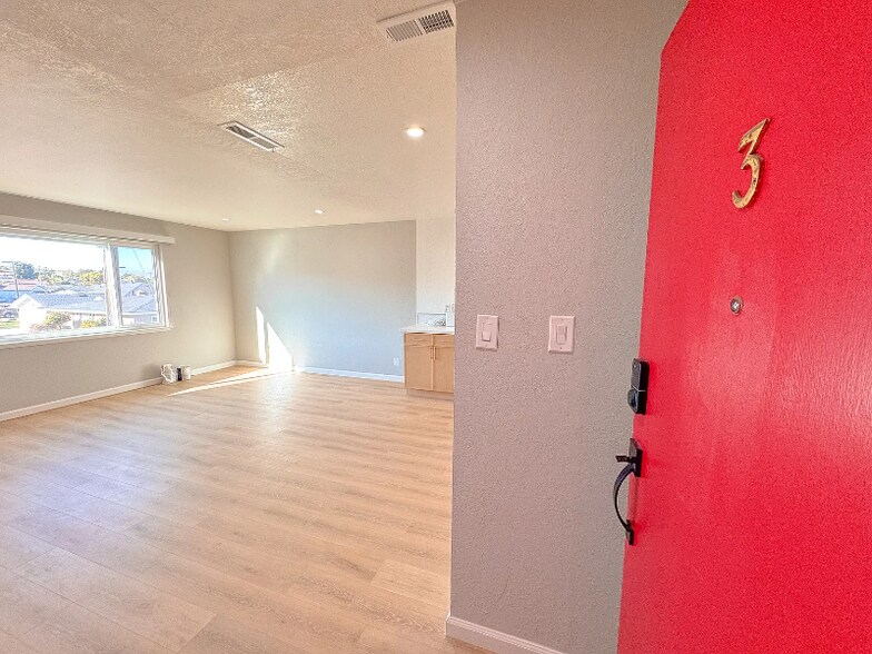 Building Photo - 12 Linden Ave