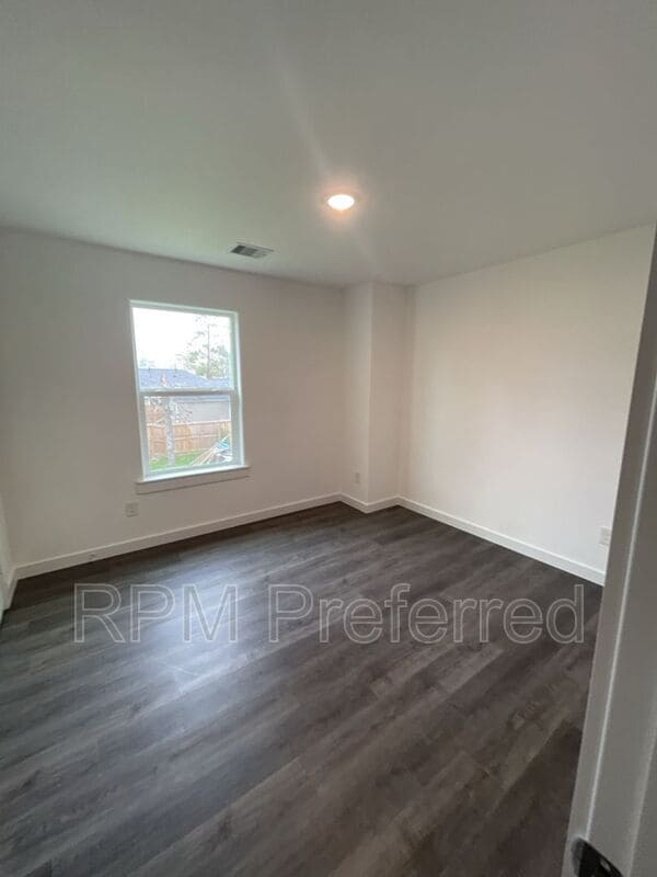 Building Photo - 8226 Linda Vista Rd