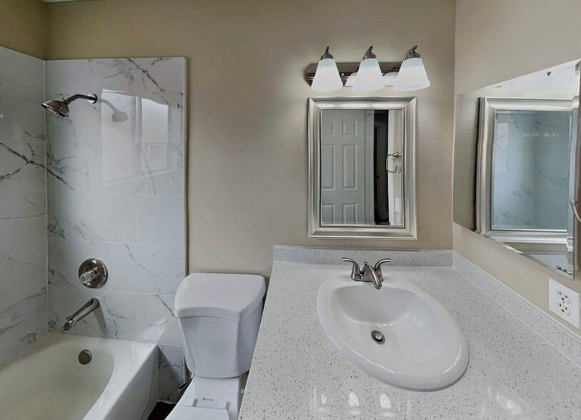 Building Photo - 1612 Fig Palm Ct