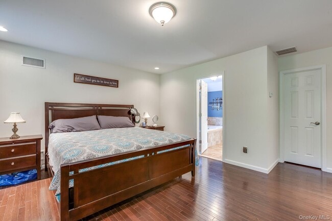 Building Photo - 16 Primrose Ln